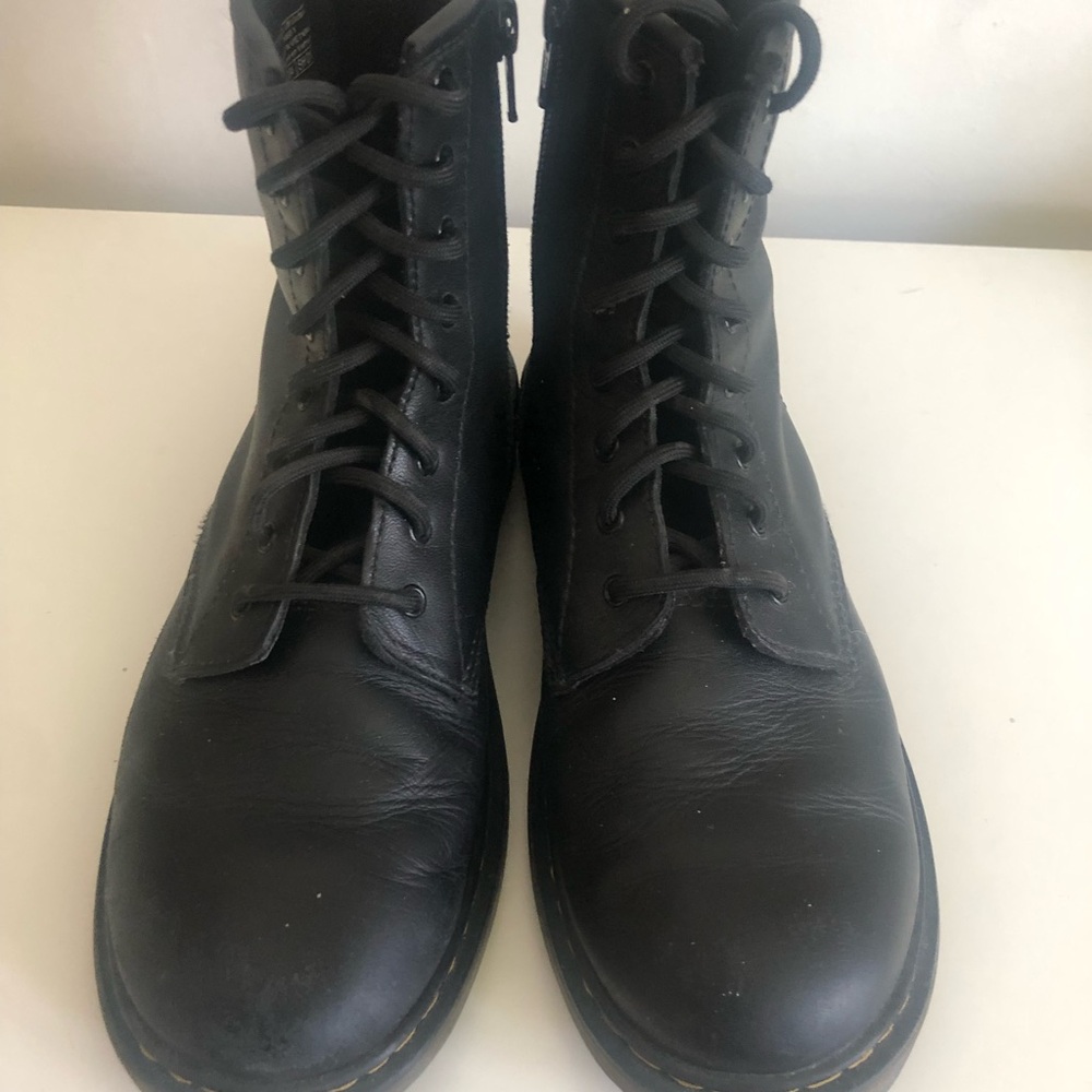 Dr. Martens Black Leather kids size 5 Boots